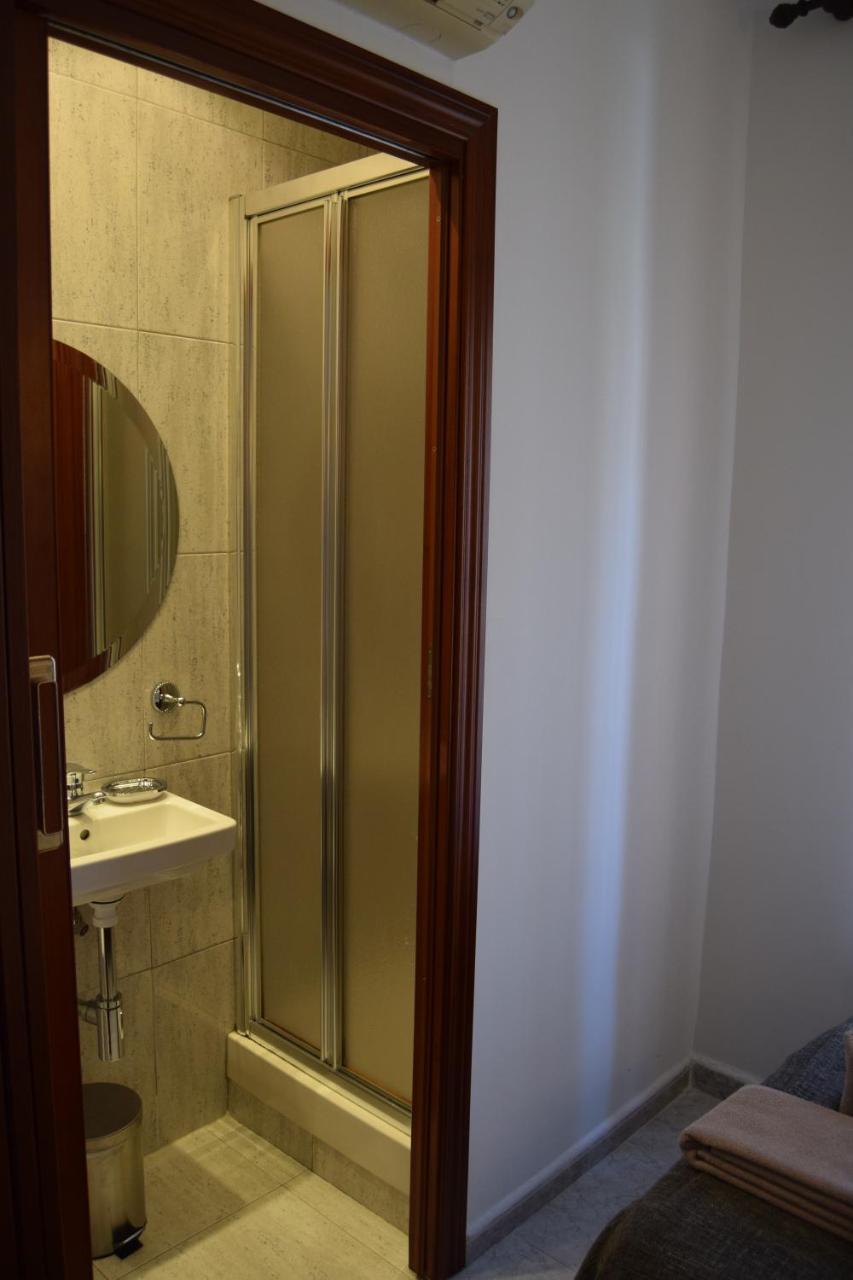 Hostal Rofer Madrid Exteriér fotografie